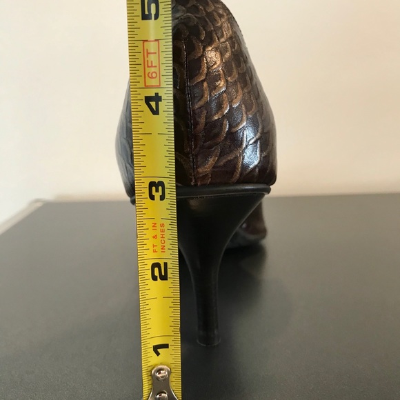 Kenneth Cole Pumps (Mid Heel Height) - Picture 8 of 8